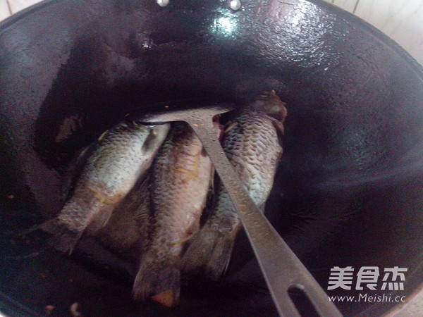 Mushroom and Crucian Carp Soup recipe