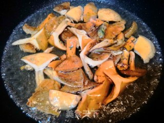 Tasty Wild Pine Mushroom Tofu Pork Soup recipe