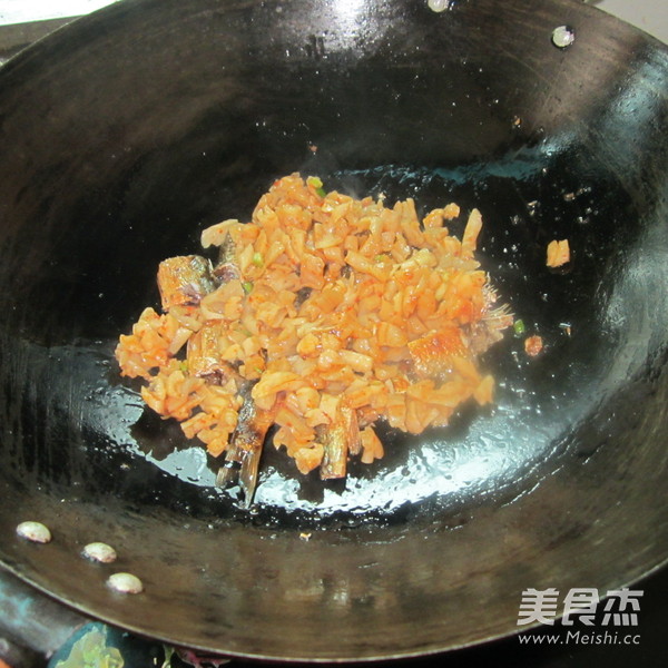 Stir-fried Preserved Fish with Dried Radish recipe