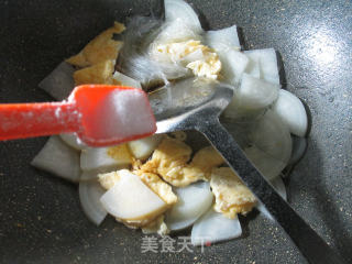 Boiled Vermicelli with Duck Egg and Radish recipe