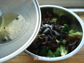 Broccoli with Fungus recipe