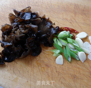Appetizing Meal-shredded Fungus Cabbage recipe