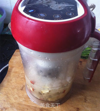 Chinese Wolfberry White Fungus and Lotus Seed Soup recipe