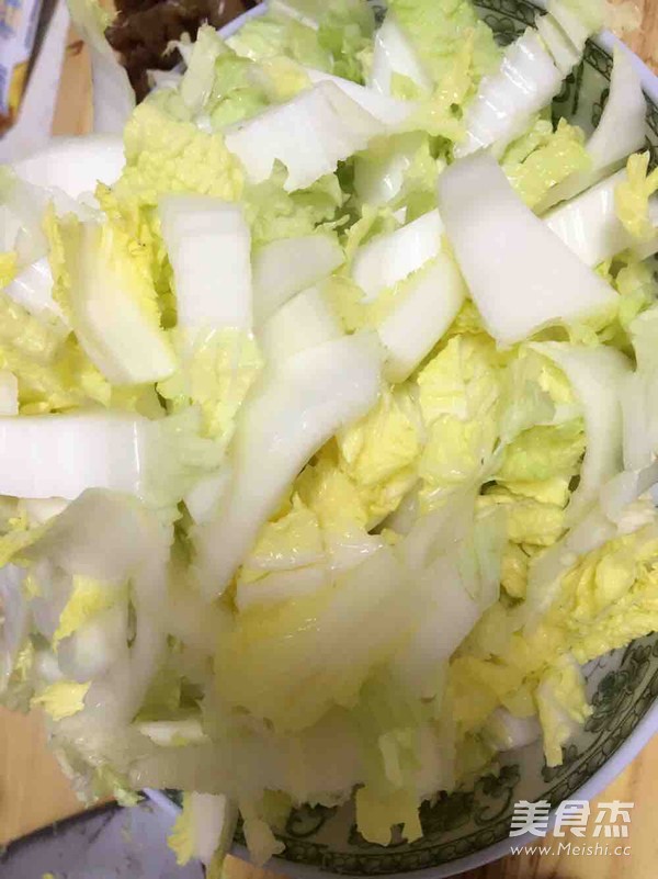 Stir-fried Jellyfish Head with Cabbage recipe