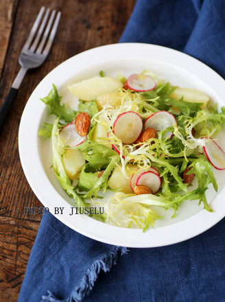 The Colors of Spring in Vinaigrette Salad