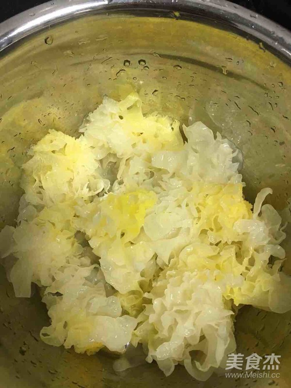 Tremella, Peach Gum, Soap Japonica, Rice and Wolfberry Syrup recipe