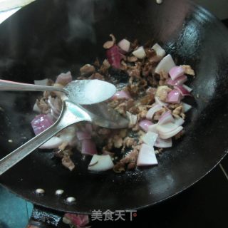 Fried Pork with Fungus and Onion recipe
