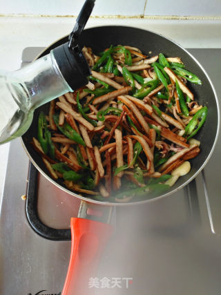 Stir-fried Cuttlefish with Chili recipe