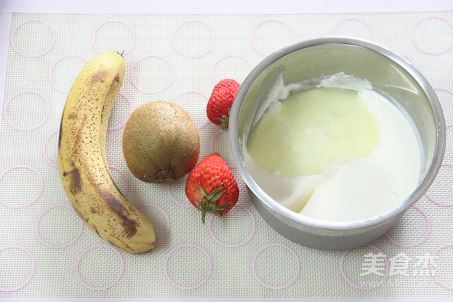 Banana Kiwi Strawberry Yogurt Cup recipe