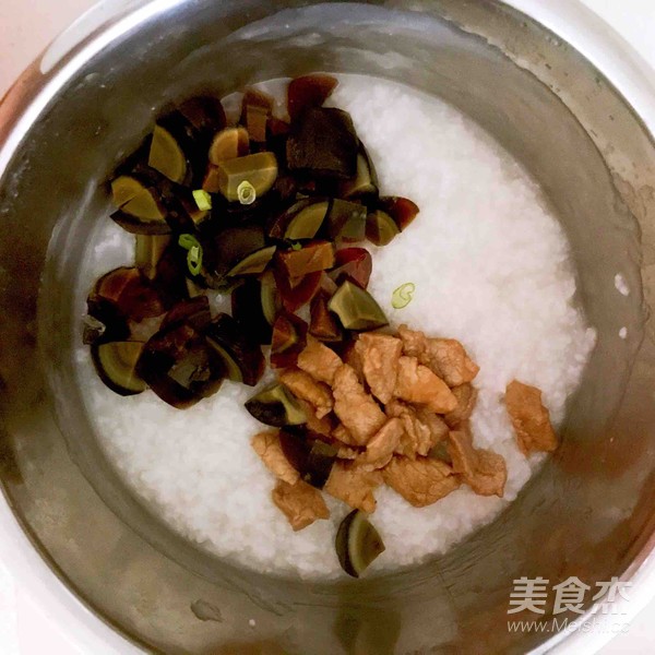 Congee with Preserved Egg and Lean Meat recipe