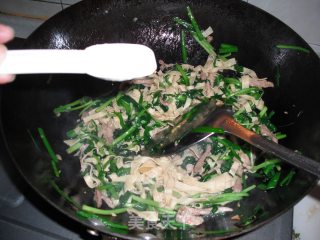 Delicacy-thousands of Fried Pork with Leeks recipe