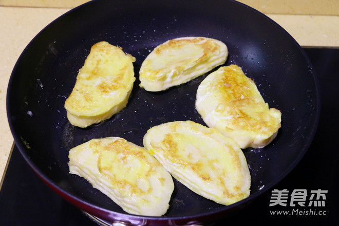 Egg Fried Steamed Bun Slices recipe