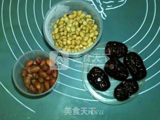 Red Dates and Peanut Soy Milk recipe
