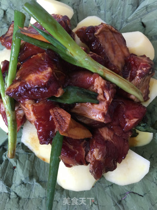 Steamed Pork Ribs with Lotus Leaf Potatoes recipe