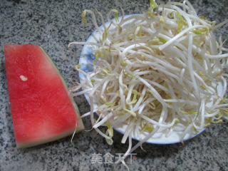 Stir-fried Mung Bean Sprouts with Watermelon Peel recipe