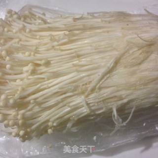 Enoki Mushroom Mixed with Almonds recipe