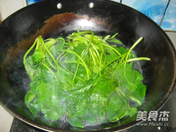 Spinach and Peanuts recipe