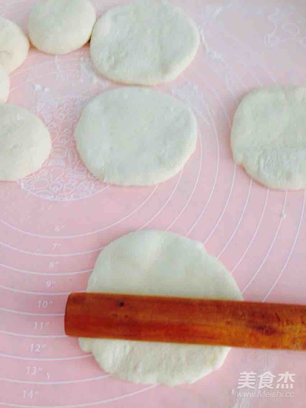 Dried Cowpea Pork Bun recipe