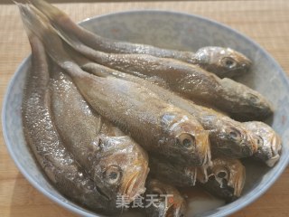 Fried Wild Yellow Croaker recipe