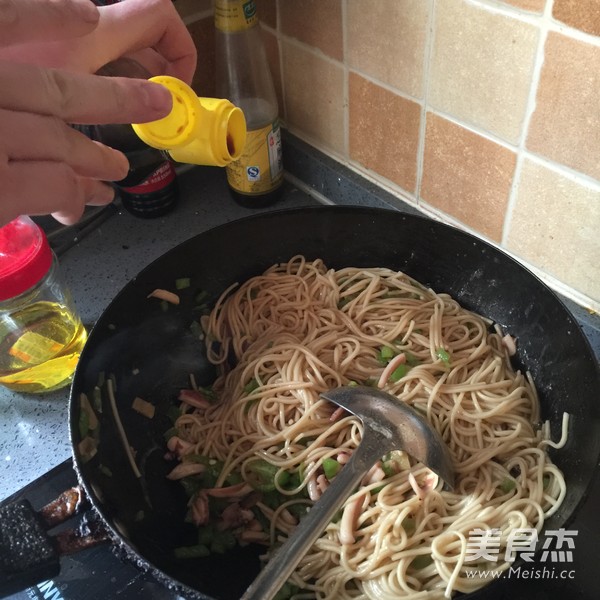 Fried Noodles with Squid recipe