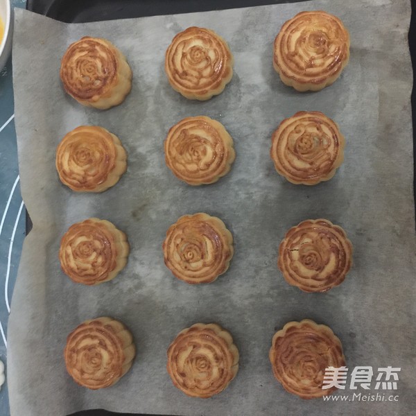 Mooncakes with Egg Yolk and Lotus Seed Paste recipe