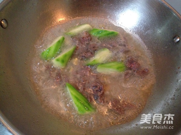 Loofah Beef Noodle recipe