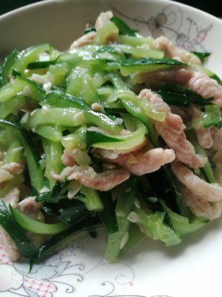 Fried Pork Tendon with Cucumber recipe