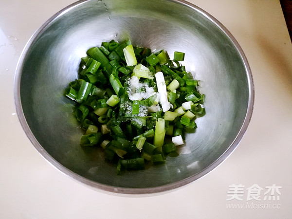 Sweet Potato Leaf Soup Noodles recipe