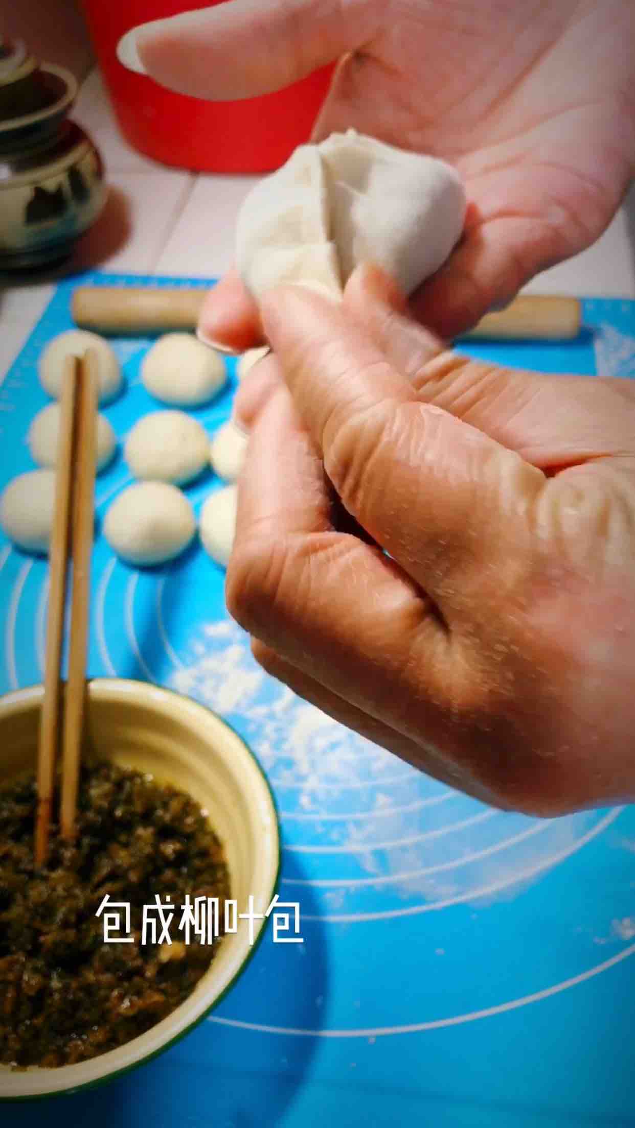 Pickled Vegetables and Fresh Meat Willow Leaf Buns recipe