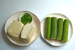 Loofah Stewed Tofu recipe