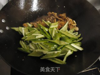 Fried Pork with Chili recipe