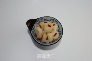 Steamed Water Chestnuts with Chinese Wolfberry and Rock Sugar recipe