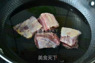 Steak with Yam and Coix Seed in Clay Pot recipe