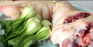 Braised Pork Feet in Sauce recipe