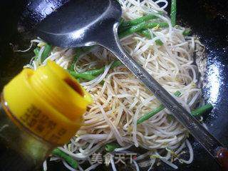 Fried Noodles with Mung Bean Sprouts and Tenderloin recipe