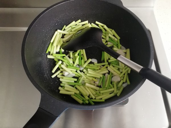 Stir-fried Garlic Moss with Walnut Kernels recipe