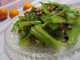 Walnuts Mixed with Parsley recipe