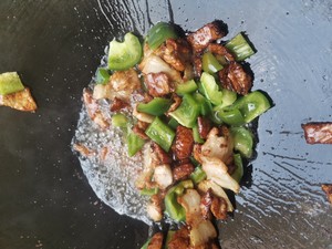 Fried Pork with Green Pepper and Yuba recipe