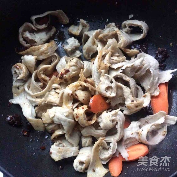 Stir-fried Shredded Vegetarian Sausage with Soy Sauce recipe