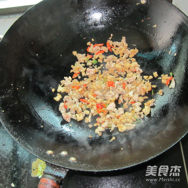 Peanuts, Minced Meat and Dried Radish recipe