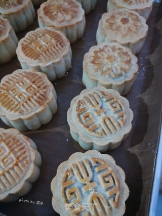 Cantonese Bean Paste Mooncake recipe