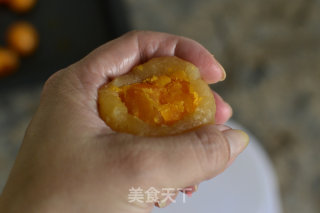 #新良第一节烤大赛#cantonese-style Double Egg Yolk Coconut Paste Mooncake recipe