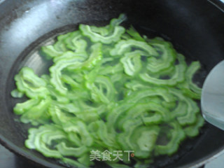 Stir-fried Bitter Melon with Crystal Meat recipe