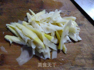 Stir-fried Bamboo Shoot Tips with Chives and Bacon recipe