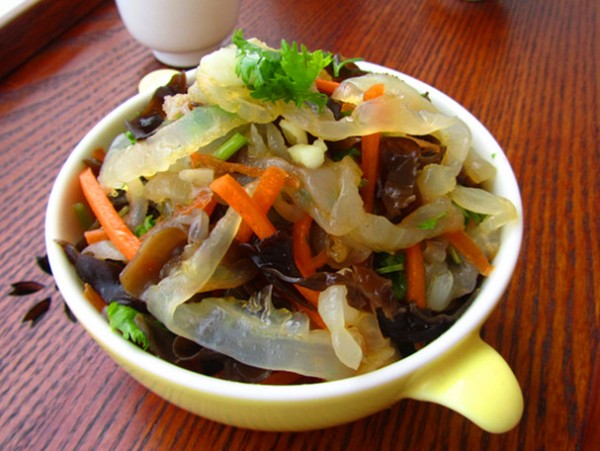 Black Fungus Mixed with Jellyfish recipe