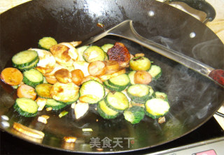 Stir-fried Cucumber with Coprinus Mushroom recipe