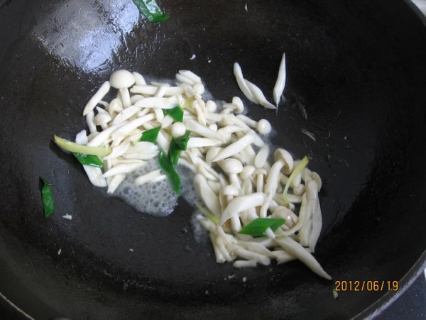 Seafood Mushroom and Clam Soup recipe