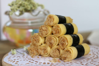 Seaweed Pork Floss Egg Roll recipe