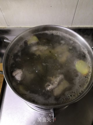 Mung Bean Bitter Gourd Stewed Spine recipe