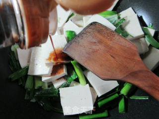 Stir-fried Thousand Page Tofu with Garlic recipe